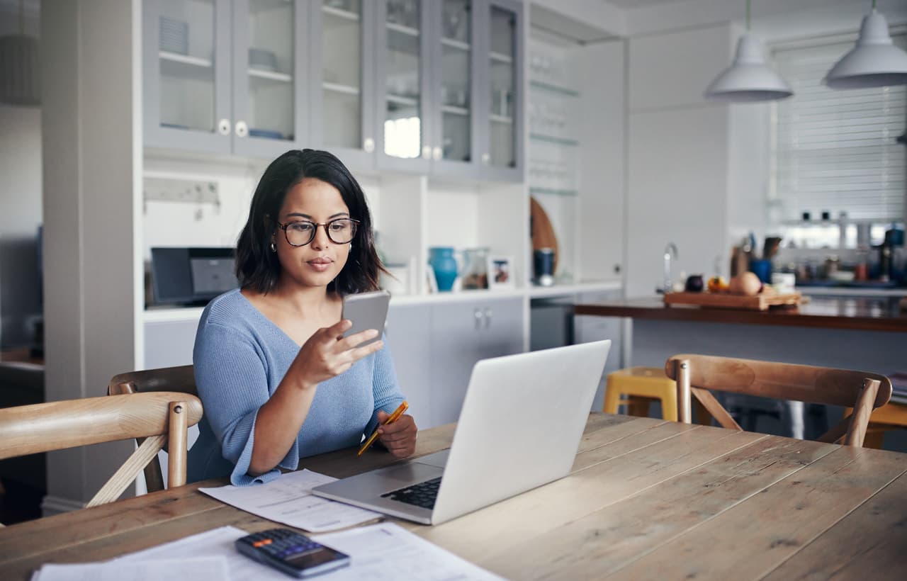 Woman sending money online